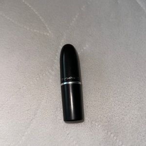 NEVER USED MAC LIPSTICK IN CANDY YUM YUM